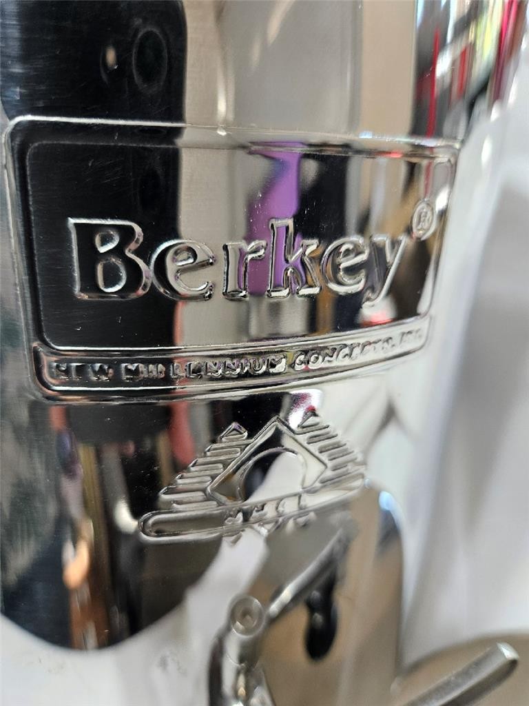 Berkey Travel Water Filter System 1.5 Gal Stainless w/2 Black Filters Clean