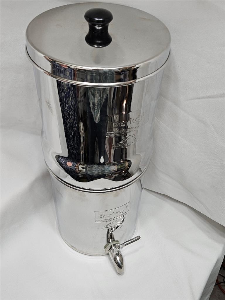 Berkey Travel Water Filter System 1.5 Gal Stainless w/2 Black Filters Clean