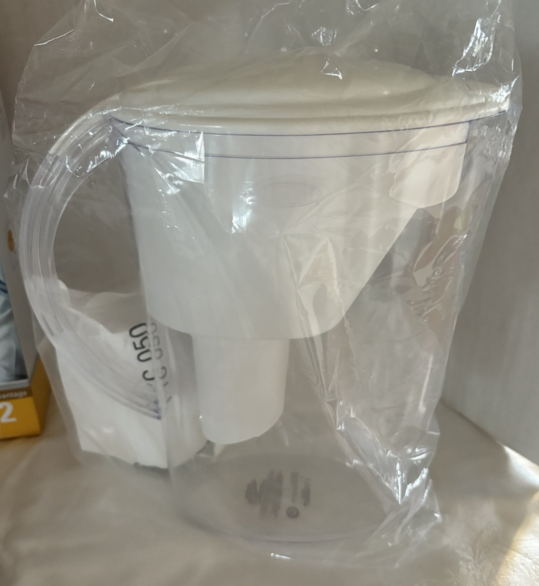 Dupont WFPT075X Vista Water Pitcher with 40 Gallon Filter Cartridge NEW