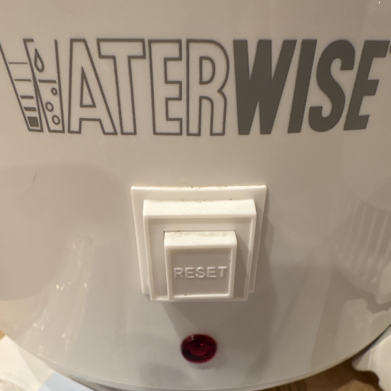 Waterwise 4000 Countertop Water Distiller 1 Gal White/Gray w/ Carafe