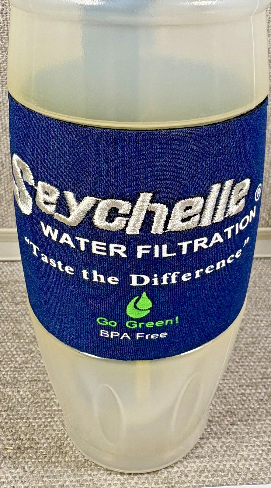 Seychelle 28oz pH20 Filtration Flip Top Pure Water Filter Squeeze Bottle – New