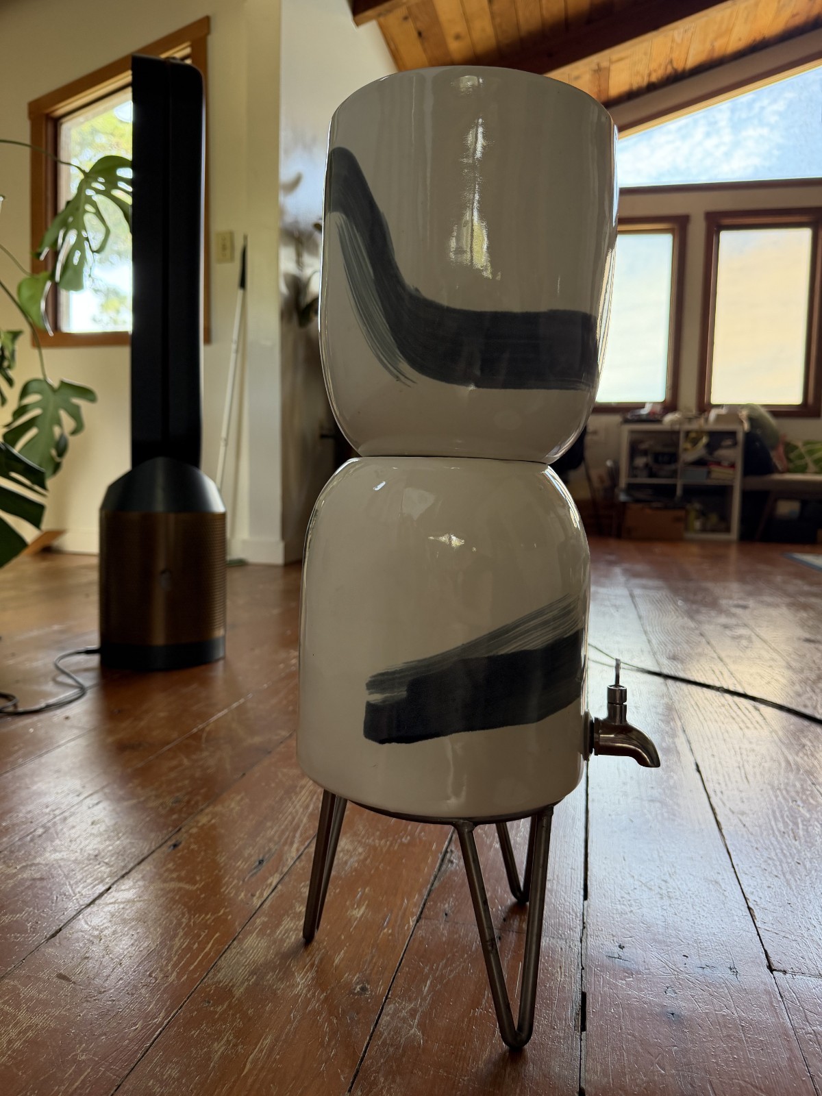 WALTER Ceramic Painted Water Filter for Berkey with stand – pristine condition