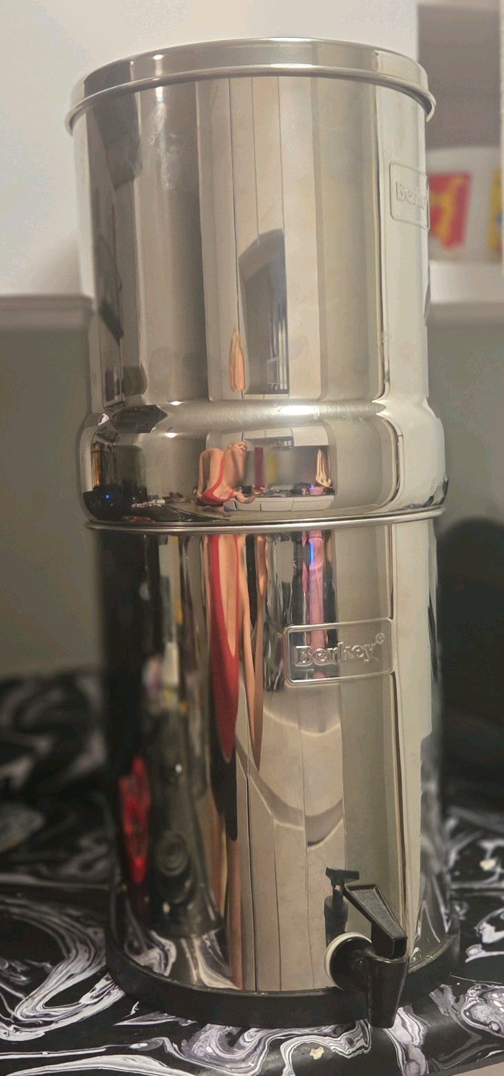 Royal Berkey 3.25 Gal Stain SteeI INCLUDES 2 BLACK BERKEY & 2 FLOURIDE FILTERS