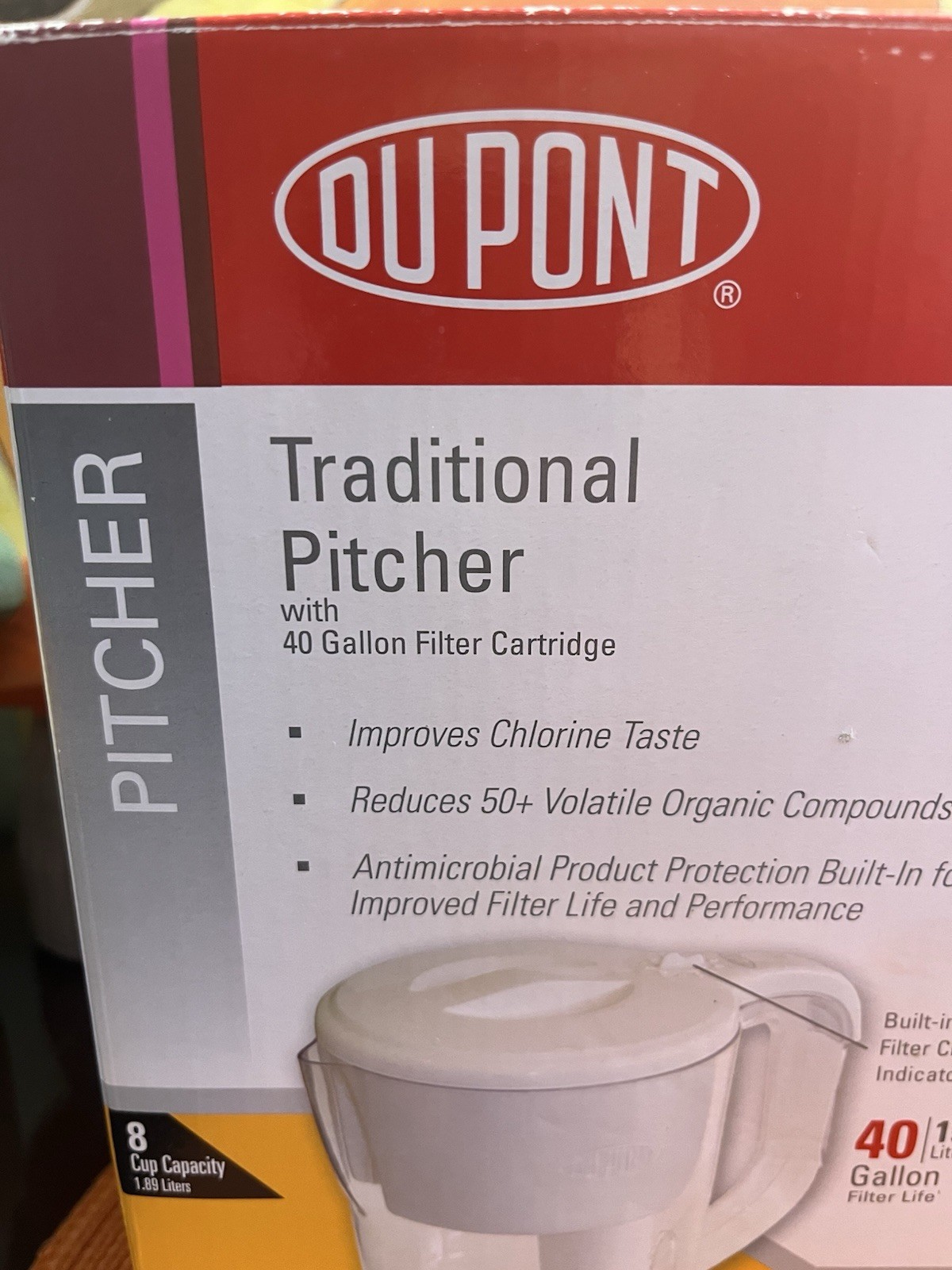 8 Cups DuPont Traditional 40 Gallon Water Filter Pitcher