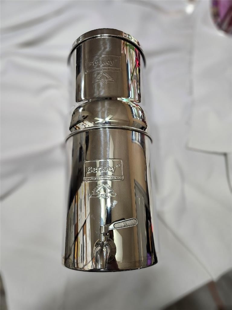 Berkey Travel Water Filter System 1.5 Gal Stainless w/2 Black Filters Clean