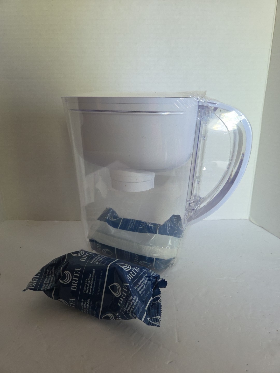 New Brita 6 Cup Metro Light Indicator Water Filtration Pitcher + 2 Elite Filters