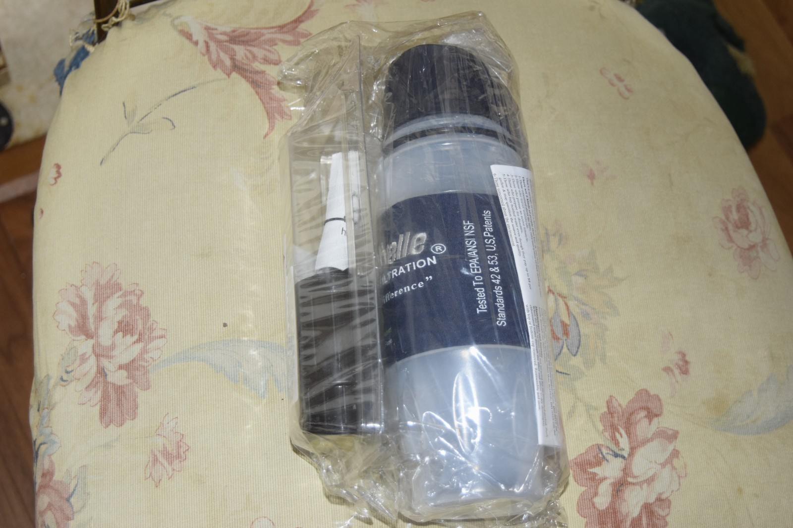 New! Seychelle 28oz pH20 Filtration Flip Top Pure Water Filter Squeeze Bottle