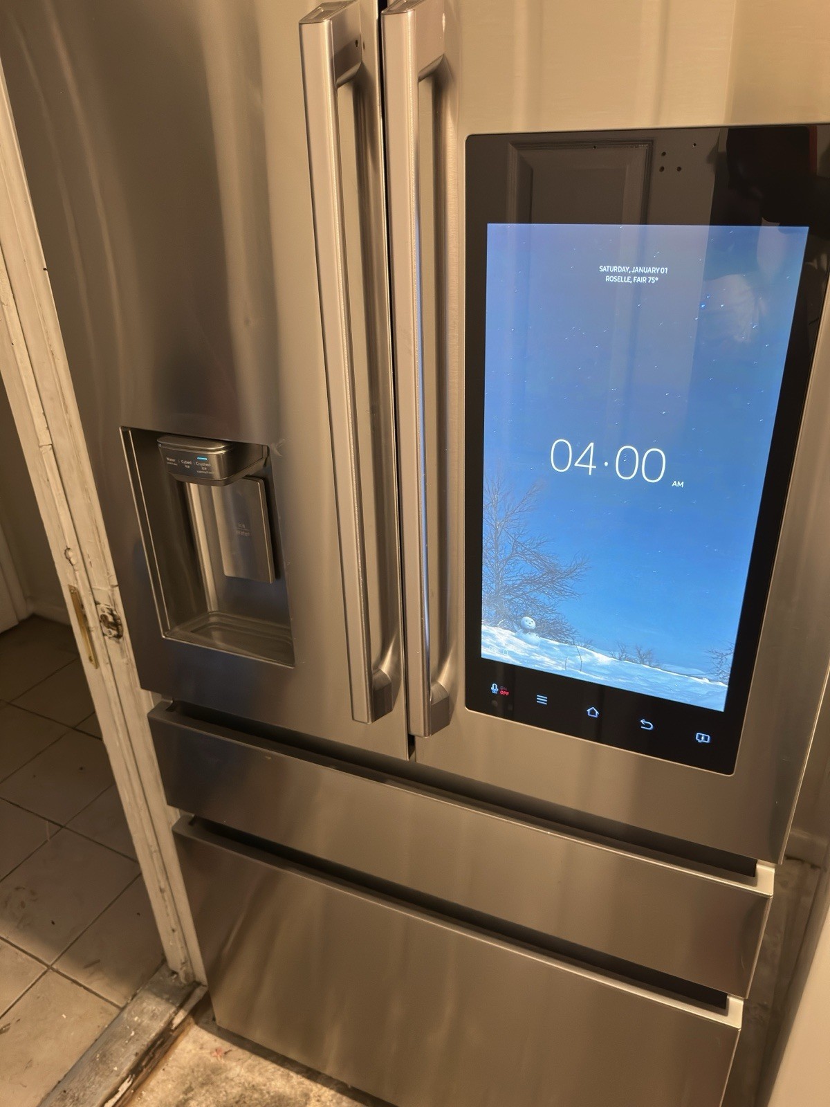 Beautiful Samsung Smart Fridge With Give Screen Ice Maker And Water Dispenser