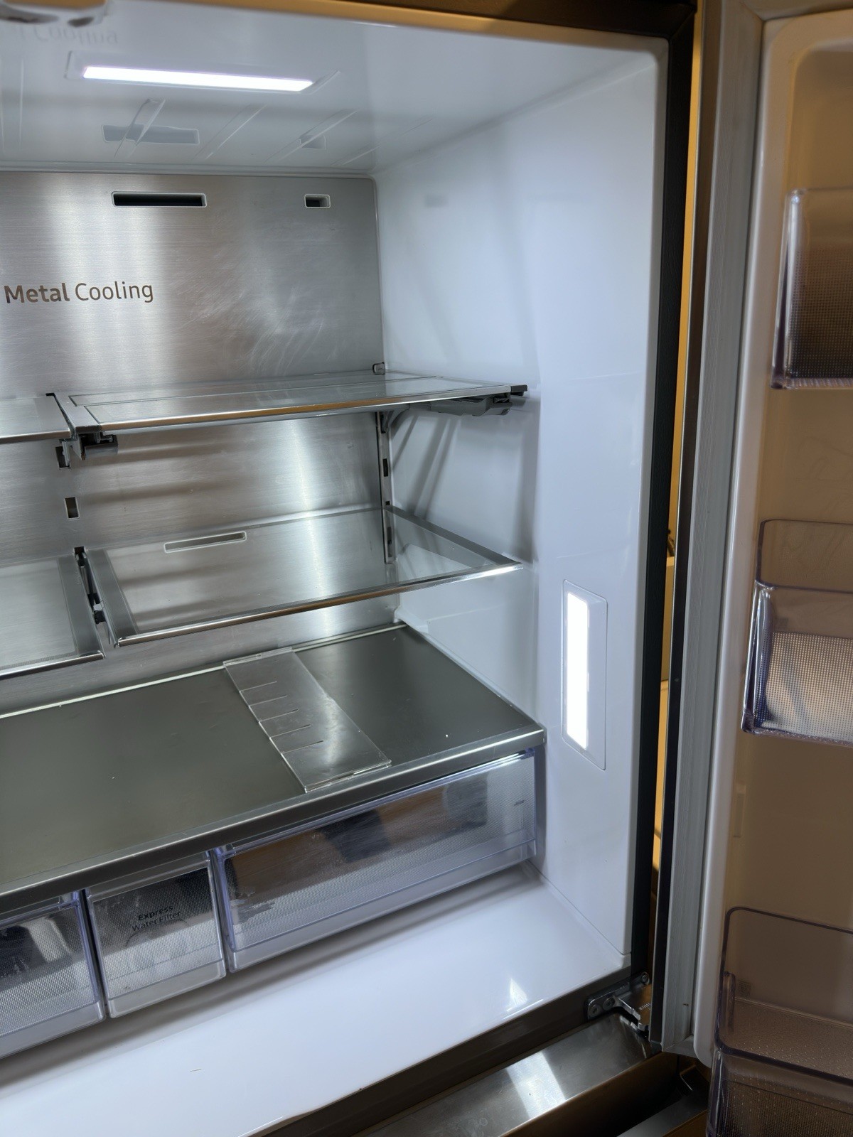 Beautiful Samsung Smart Fridge With Give Screen Ice Maker And Water Dispenser