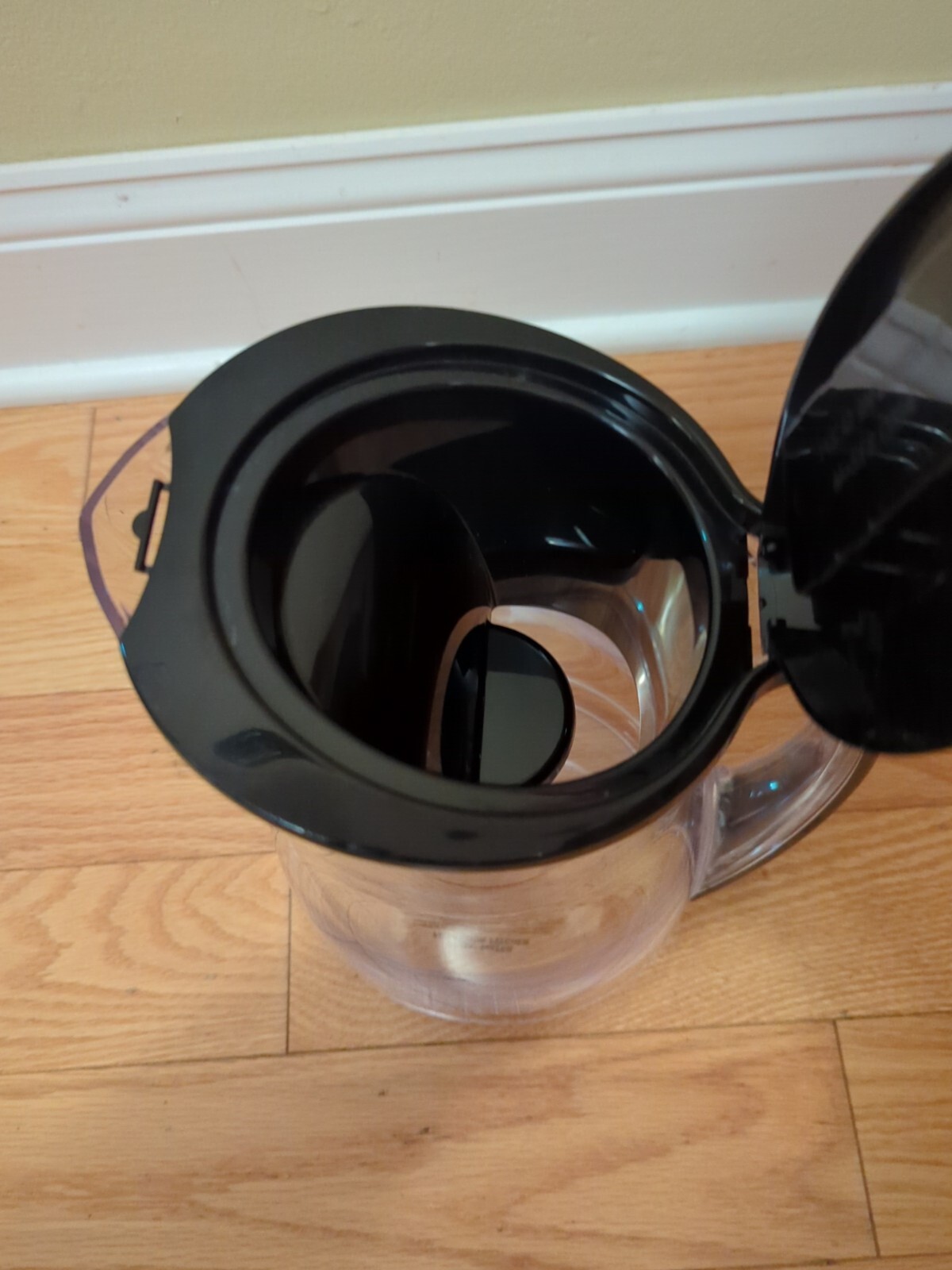 Brita Water Filtration Pitcher Model OB54 Black Lid No Filter0-40 Gal