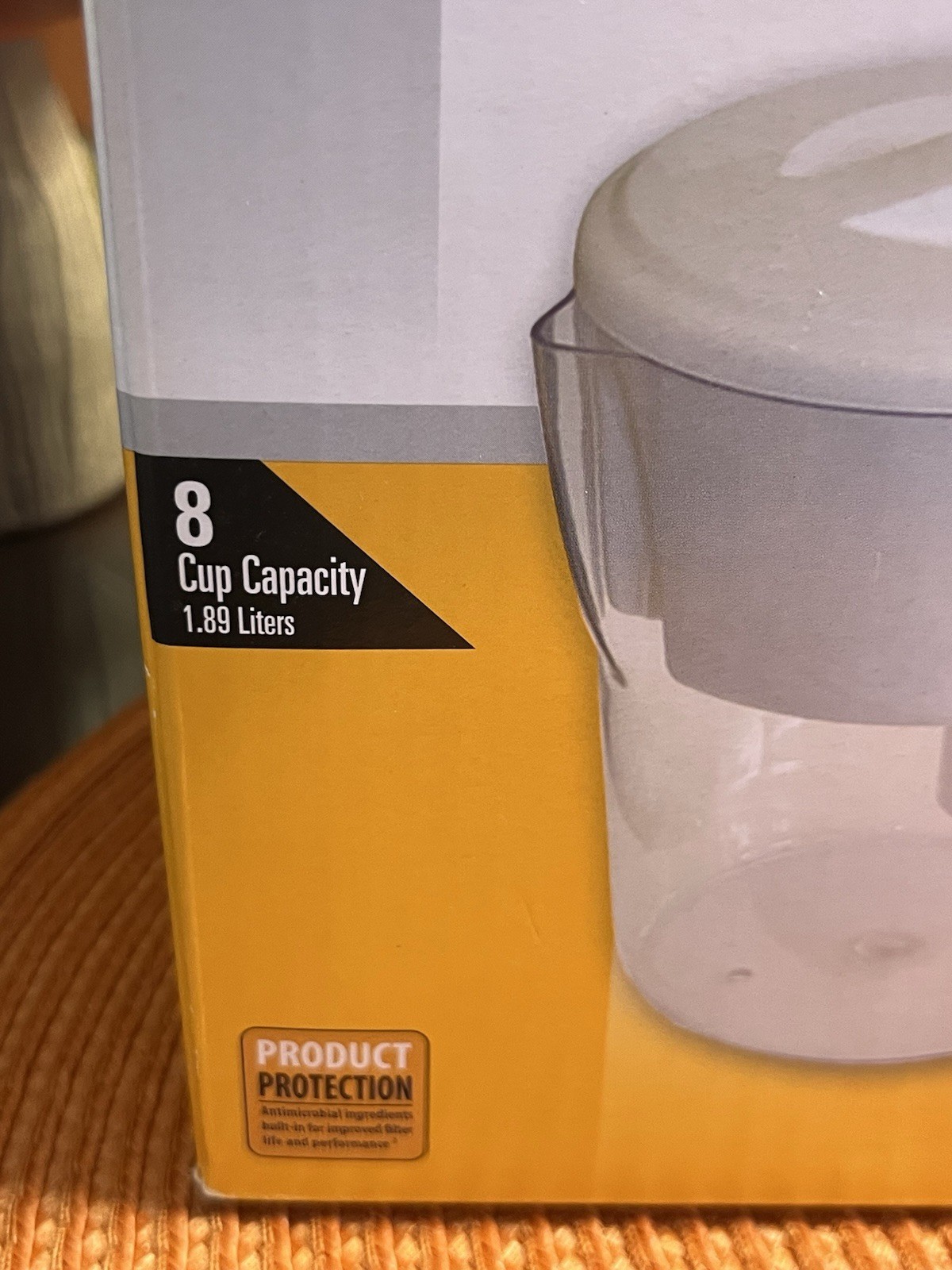 8 Cups DuPont Traditional 40 Gallon Water Filter Pitcher