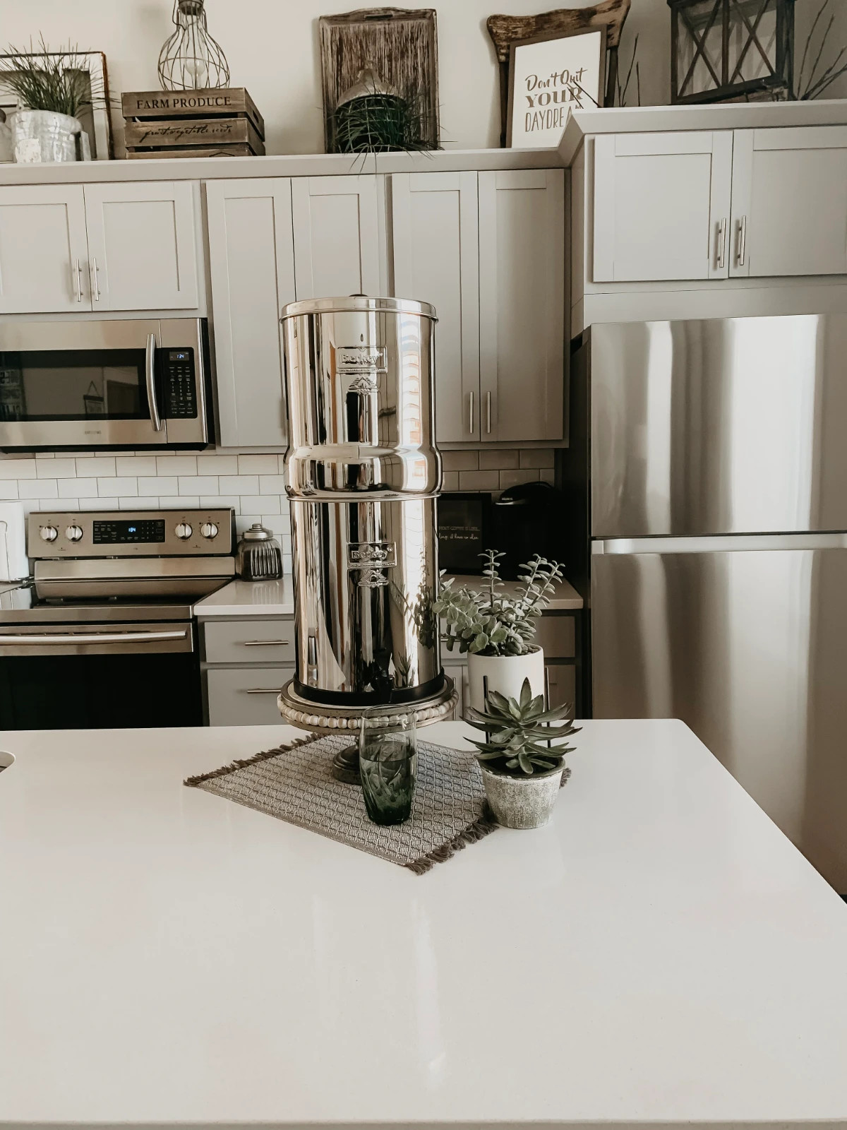 Big Berkey Water Filter with 2 Boroux Foundation Black and 2 Fluoride Filters