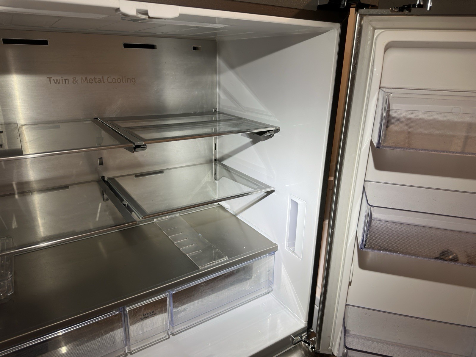 Beautiful Samsung Smart Fridge With Give Screen Ice Maker And Water Dispenser