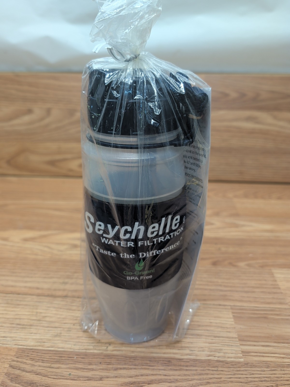 Seychelle 28oz pH20 Filtration Flip Top Pure Water Filter Squeeze Bottle – New
