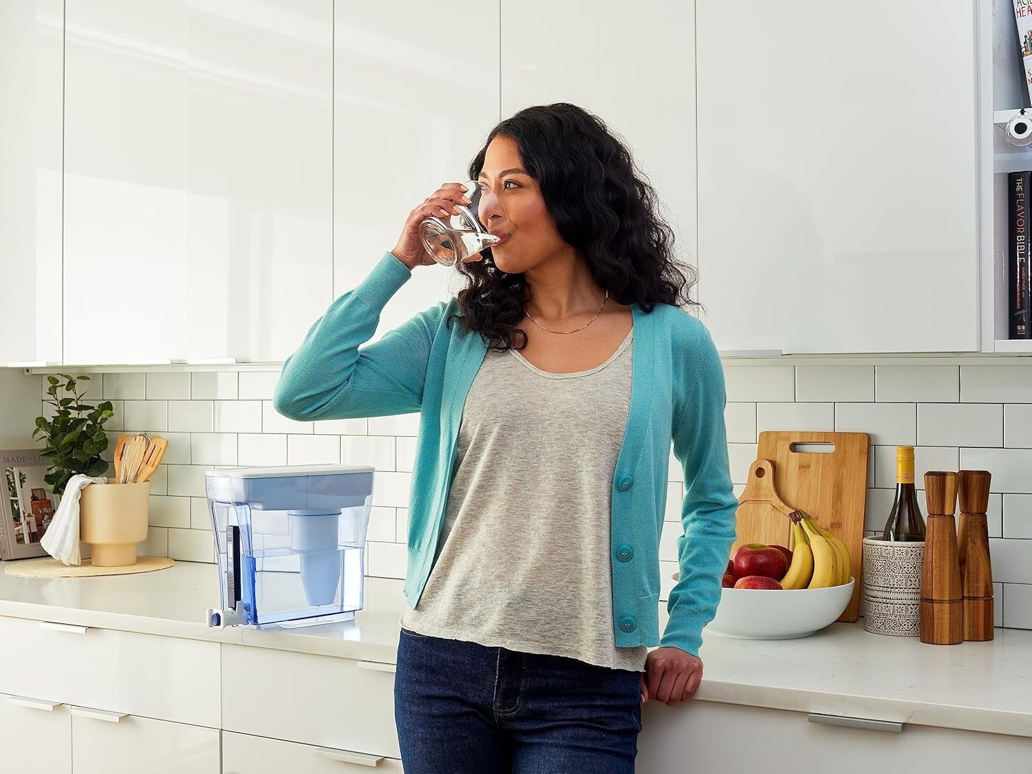 Space-Saving 20-Cup Water Filter Pitcher with Built-in TDS Meter for Pure Water