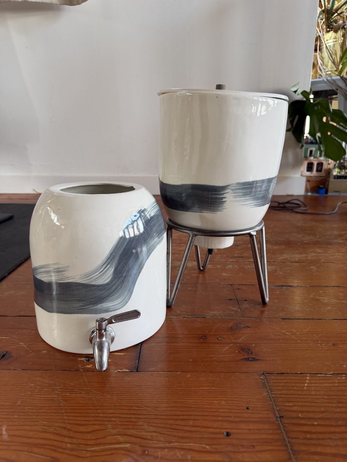WALTER Ceramic Painted Water Filter for Berkey with stand – pristine condition