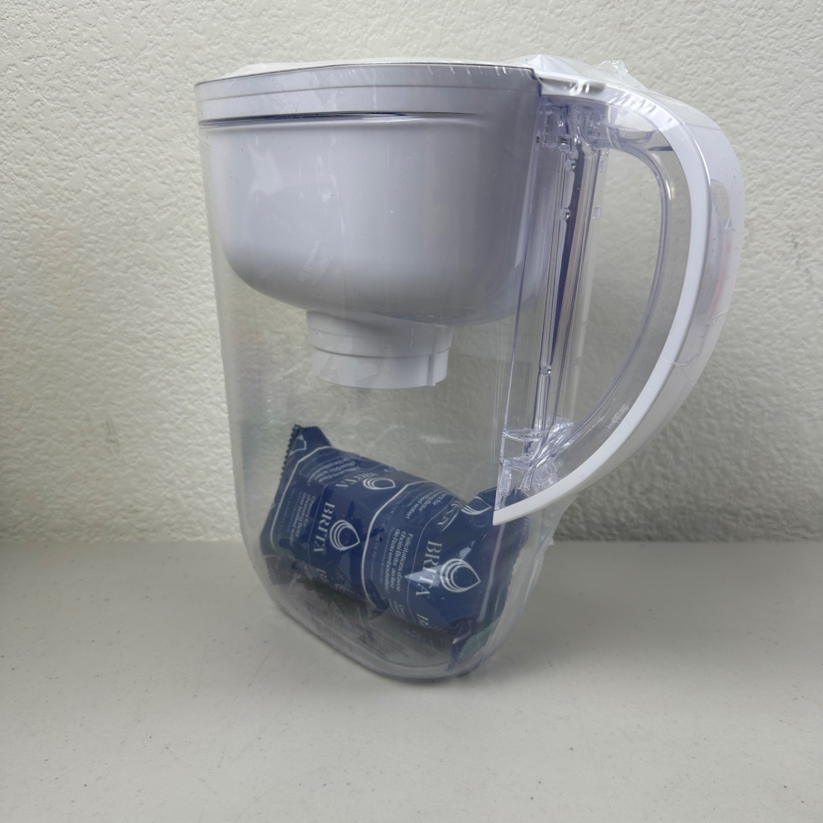 Brita Metro Small 6-Cup Elite Water Filter Pitcher WQA NSF/ANSI Certified White