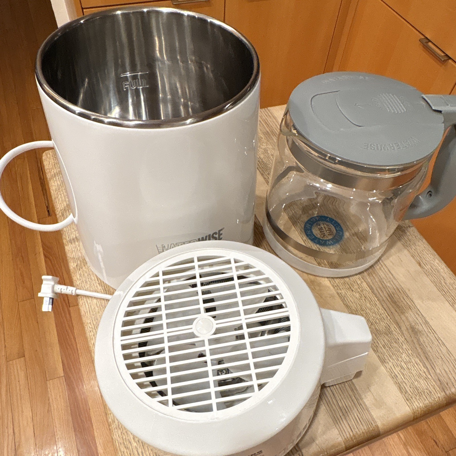Waterwise 4000 Countertop Water Distiller 1 Gal White/Gray w/ Carafe