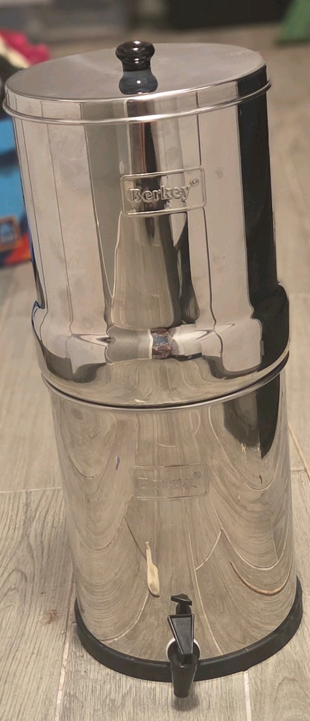 Royal Berkey 3.25 Gal Stain SteeI INCLUDES 2 BLACK BERKEY & 2 FLOURIDE FILTERS